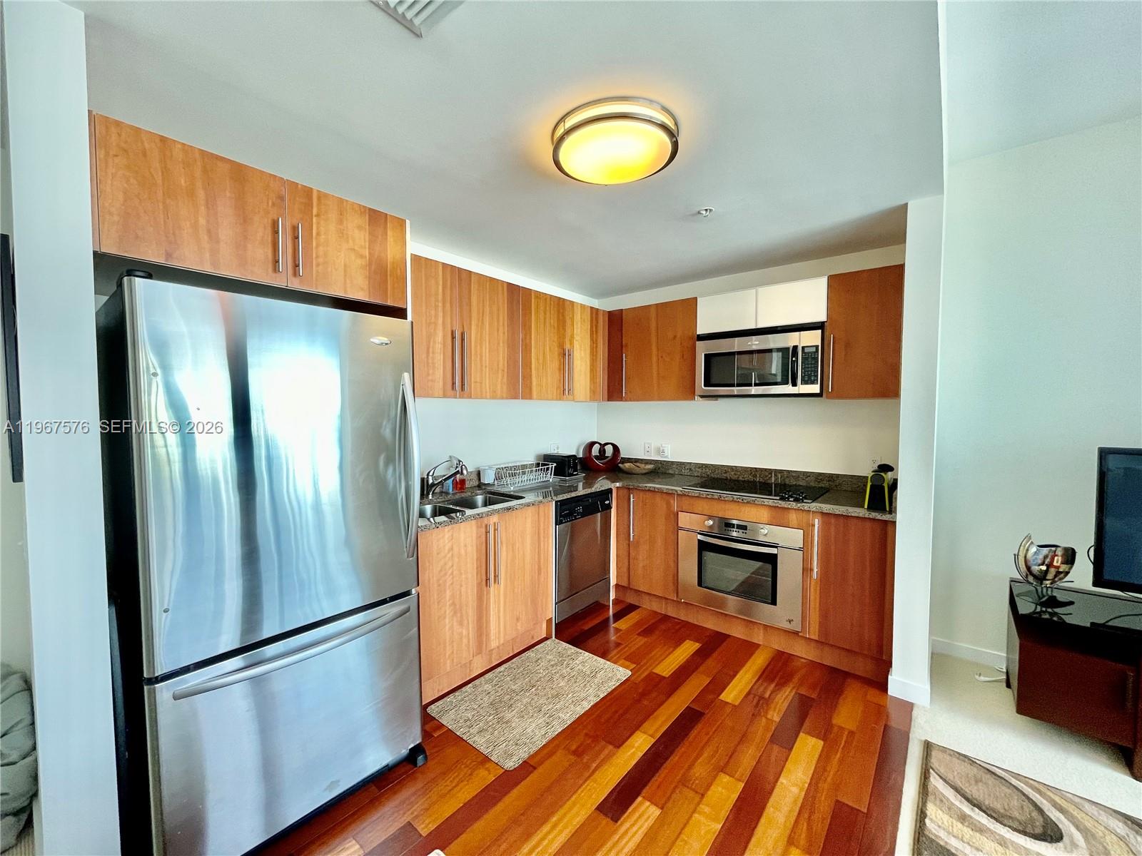 300 S Biscayne Blvd #T-3403, Miami FL 33131