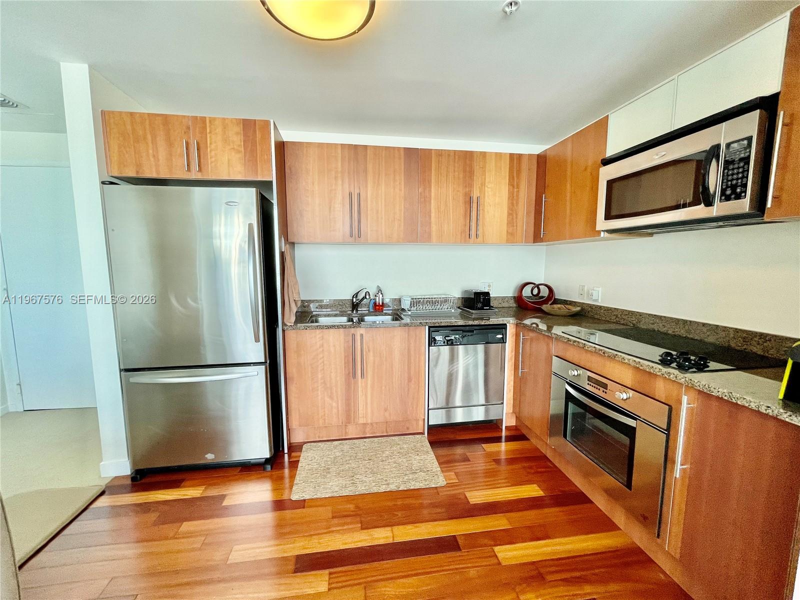 300 S Biscayne Blvd #T-3403, Miami FL 33131