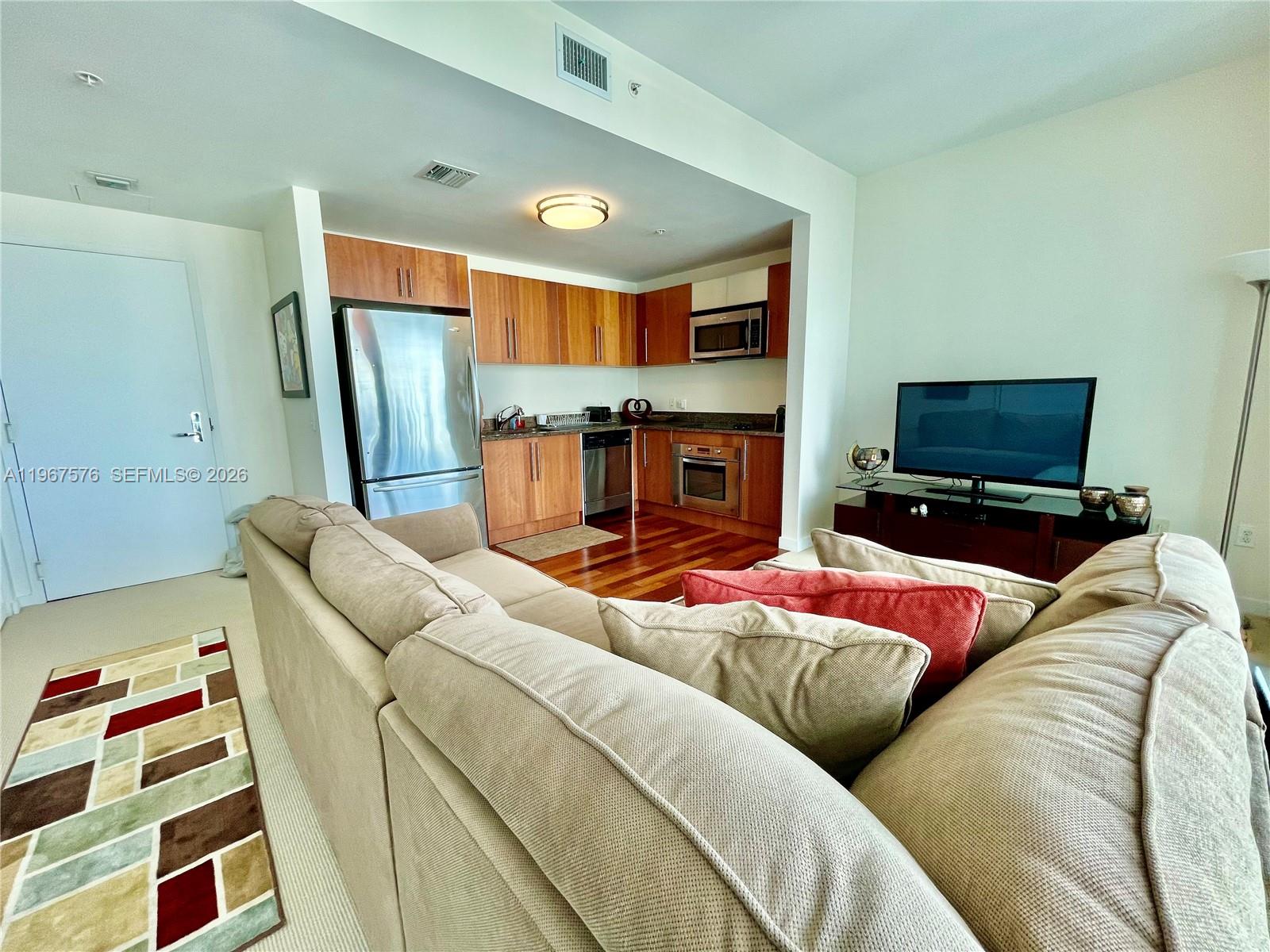 300 S Biscayne Blvd #T-3403, Miami FL 33131