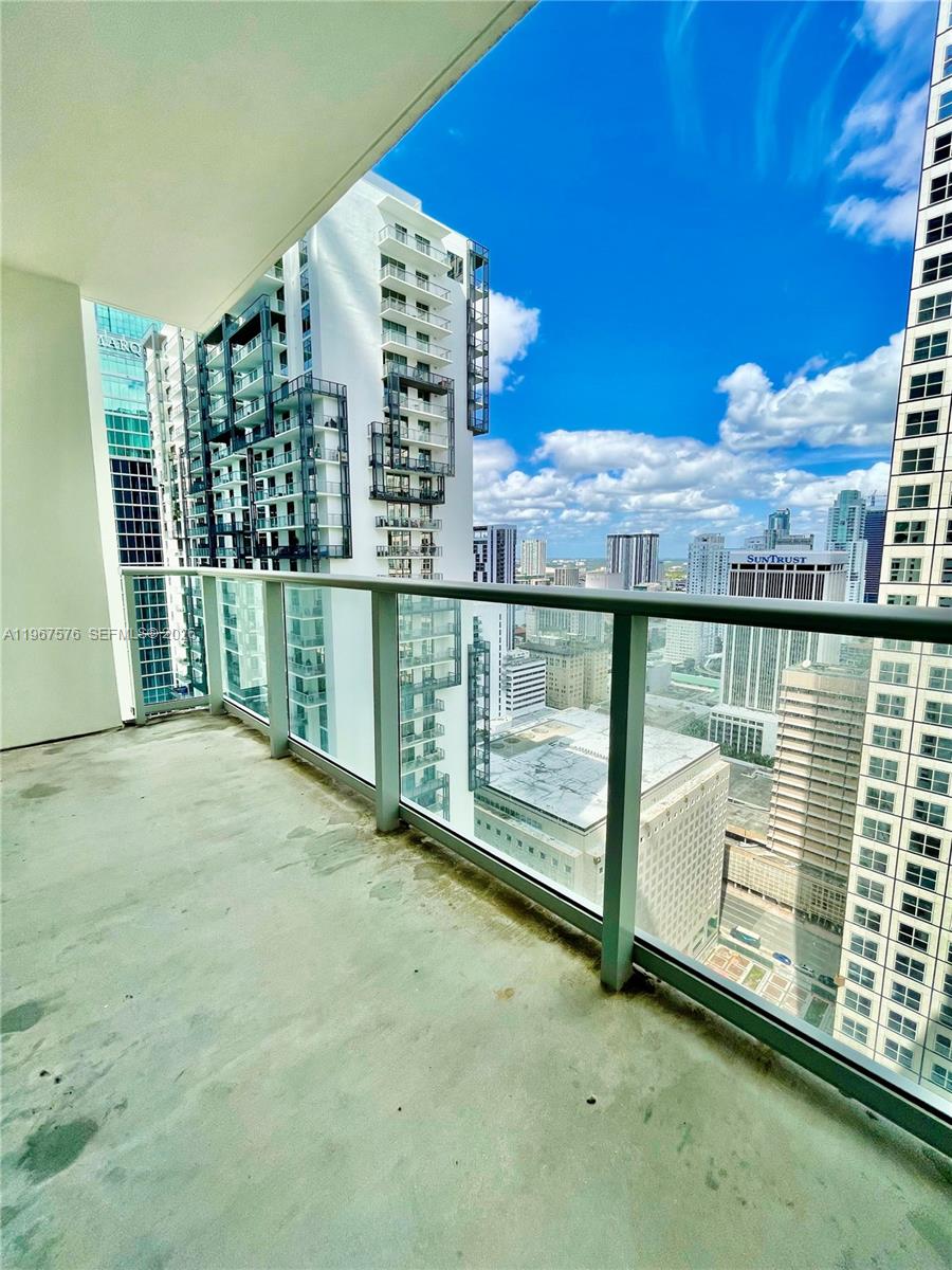 300 S Biscayne Blvd #T-3403, Miami FL 33131