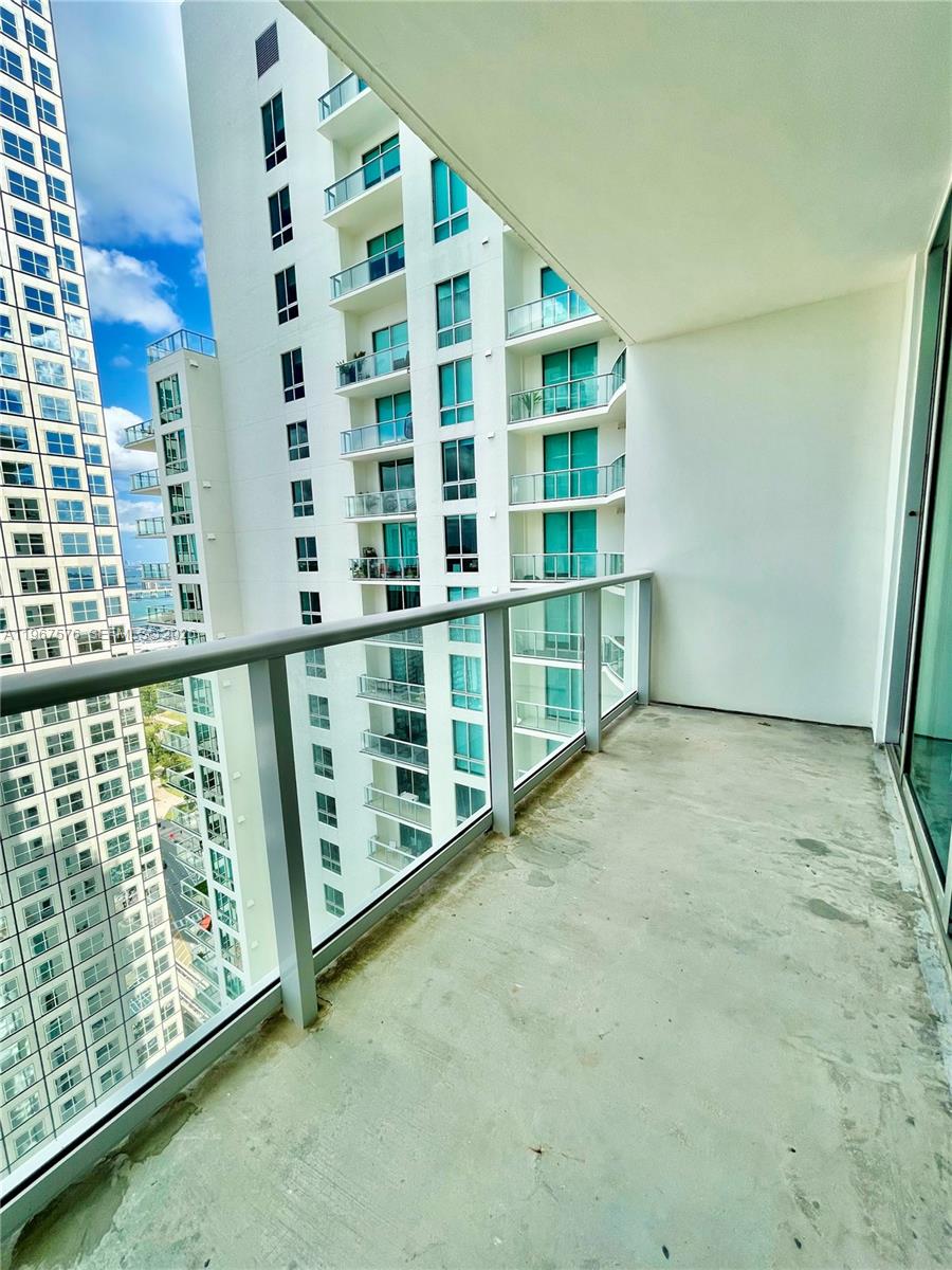 300 S Biscayne Blvd #T-3403, Miami FL 33131