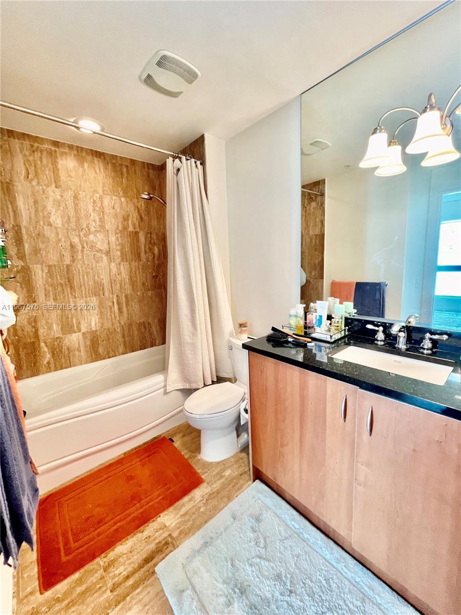 300 S Biscayne Blvd #T-3403, Miami FL 33131