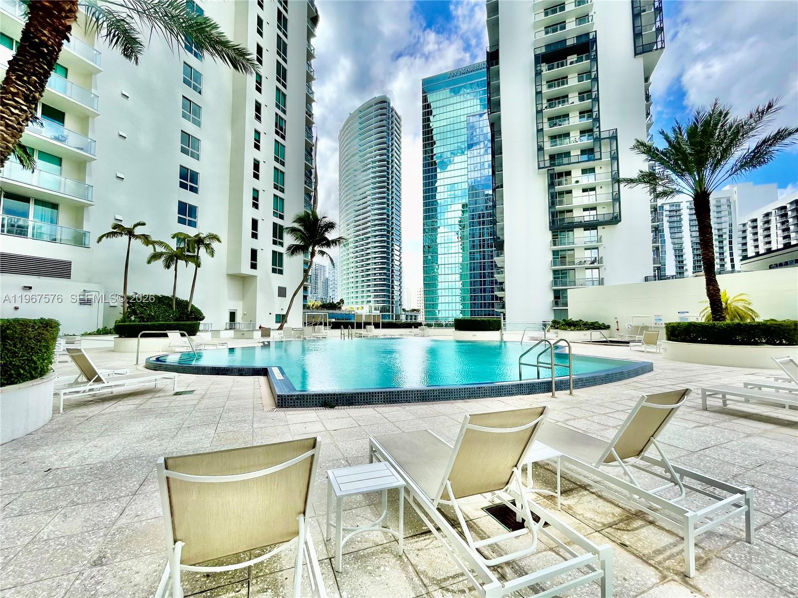 300 S Biscayne Blvd #T-3403, Miami FL 33131
