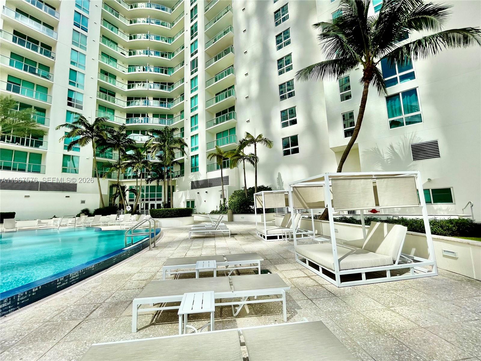 300 S Biscayne Blvd #T-3403, Miami FL 33131