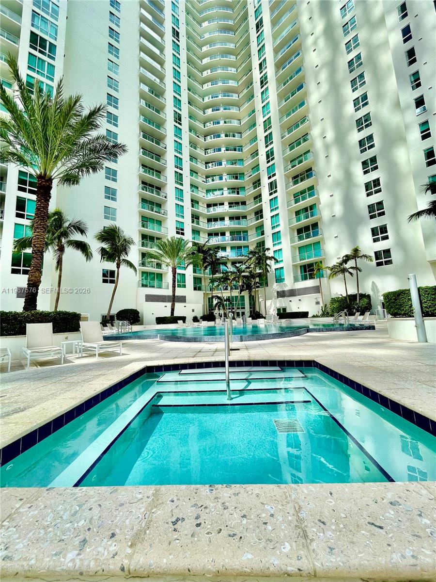 300 S Biscayne Blvd #T-3403, Miami FL 33131