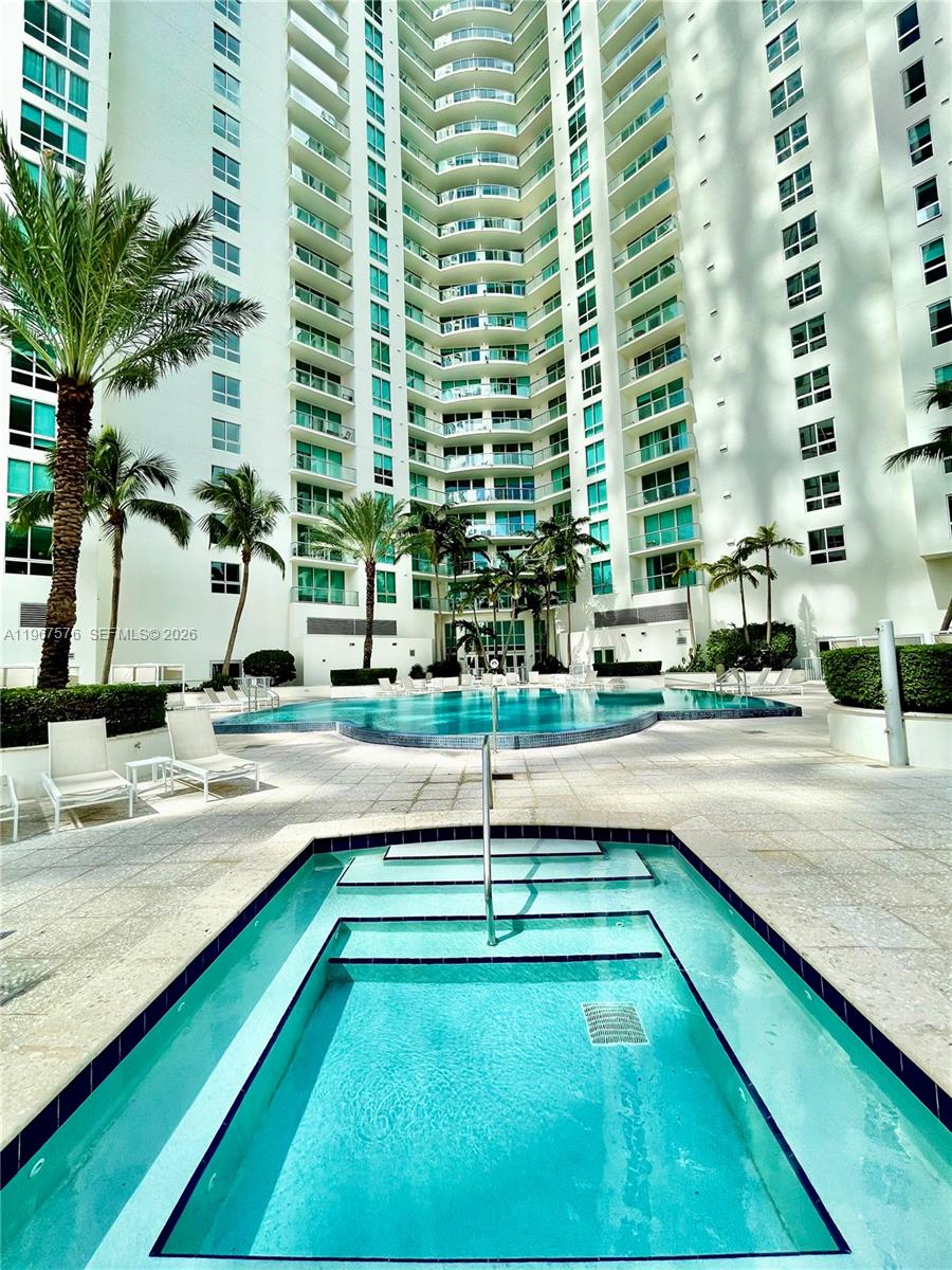 300 S Biscayne Blvd #T-3403, Miami FL 33131