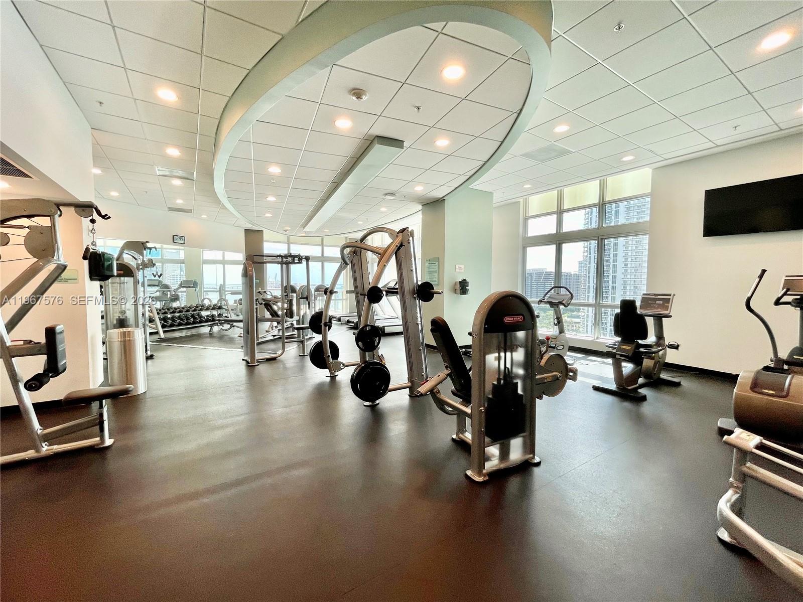 300 S Biscayne Blvd #T-3403, Miami FL 33131