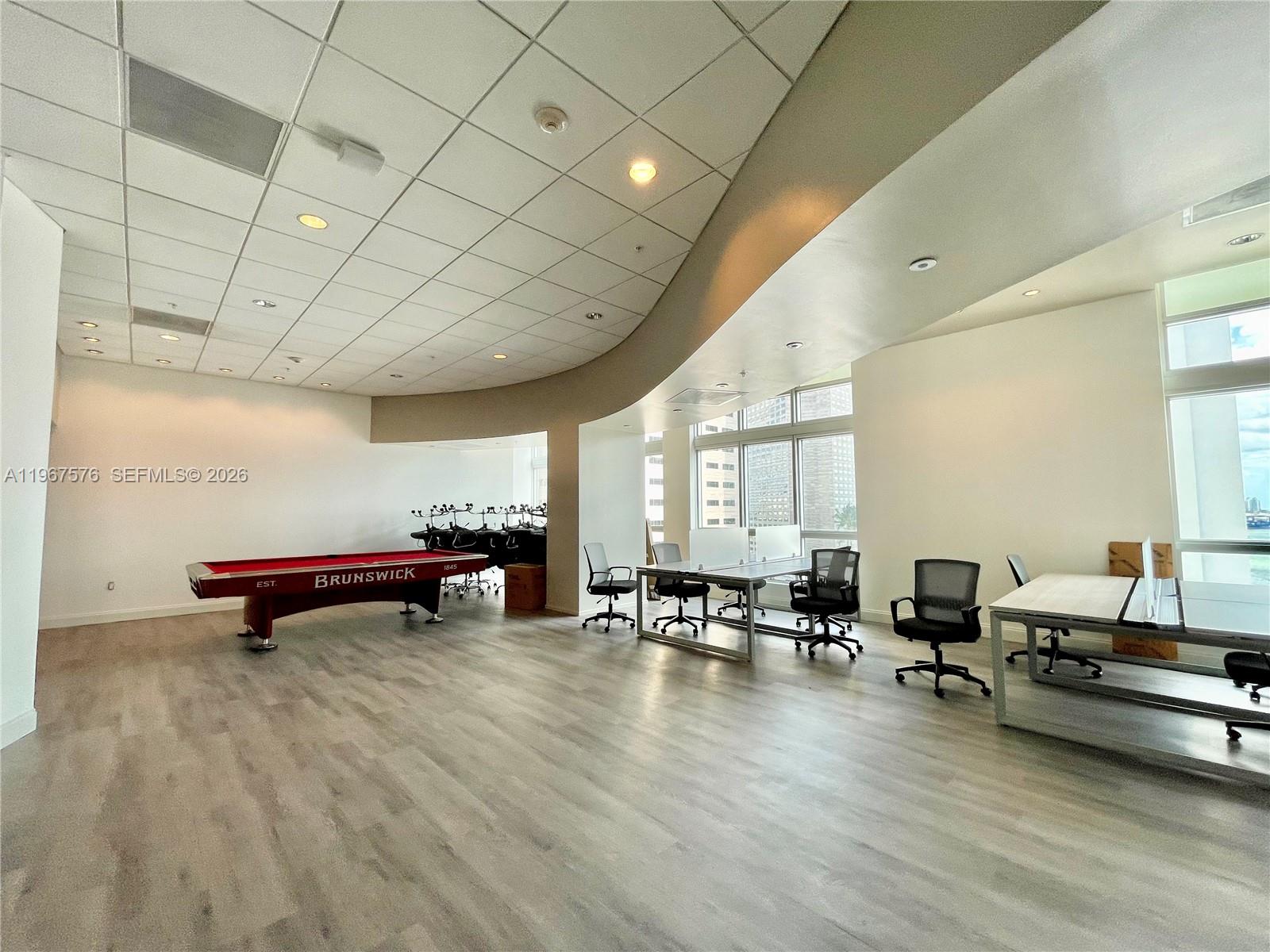 300 S Biscayne Blvd #T-3403, Miami FL 33131
