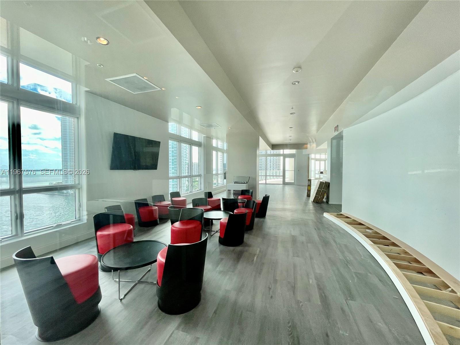300 S Biscayne Blvd #T-3403, Miami FL 33131