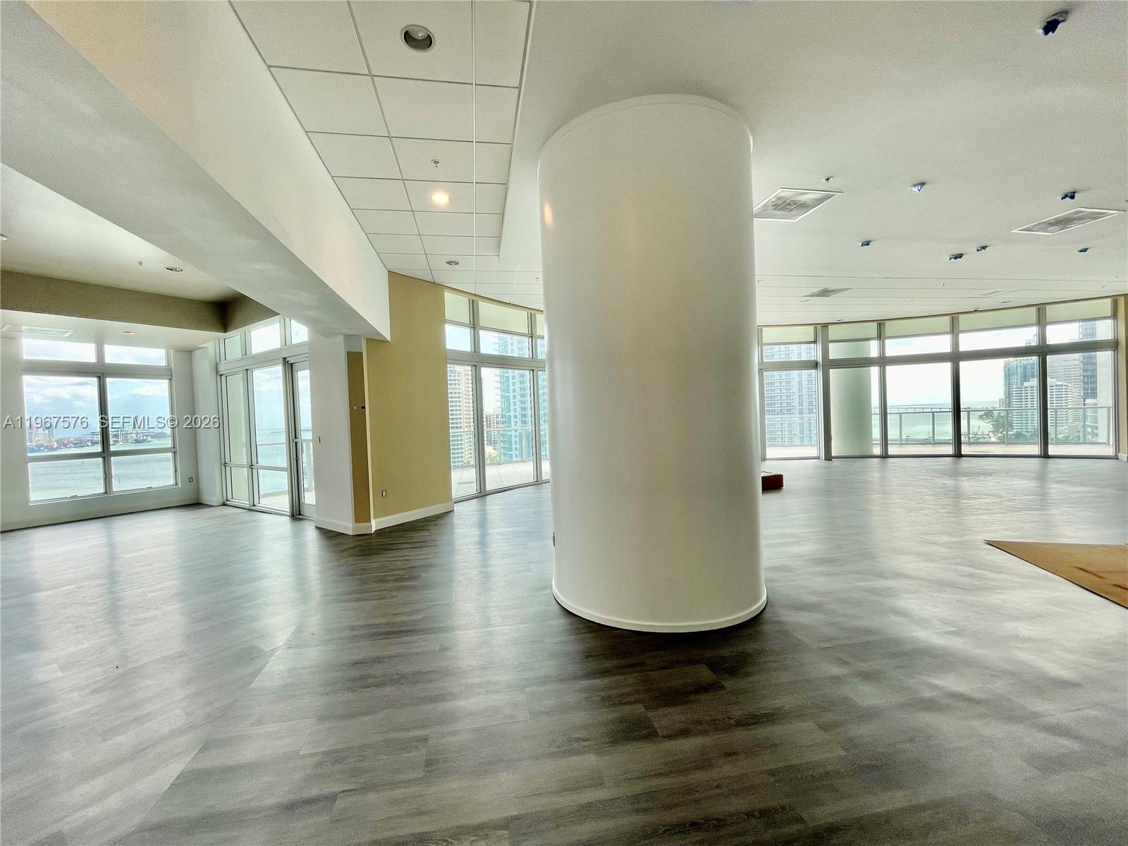 300 S Biscayne Blvd #T-3403, Miami FL 33131