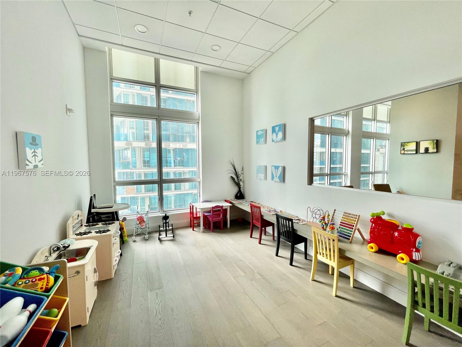 300 S Biscayne Blvd #T-3403, Miami FL 33131
