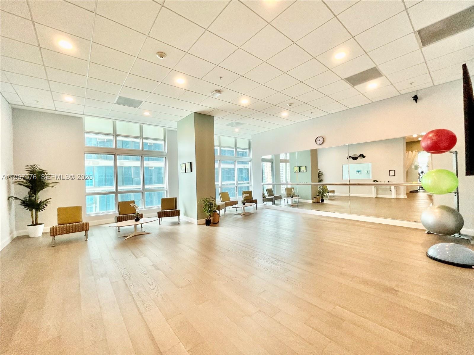 300 S Biscayne Blvd #T-3403, Miami FL 33131