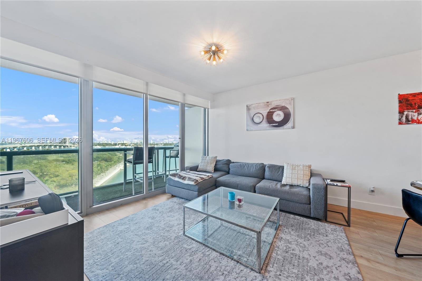 888 Biscayne Blvd #910, Miami FL 33132