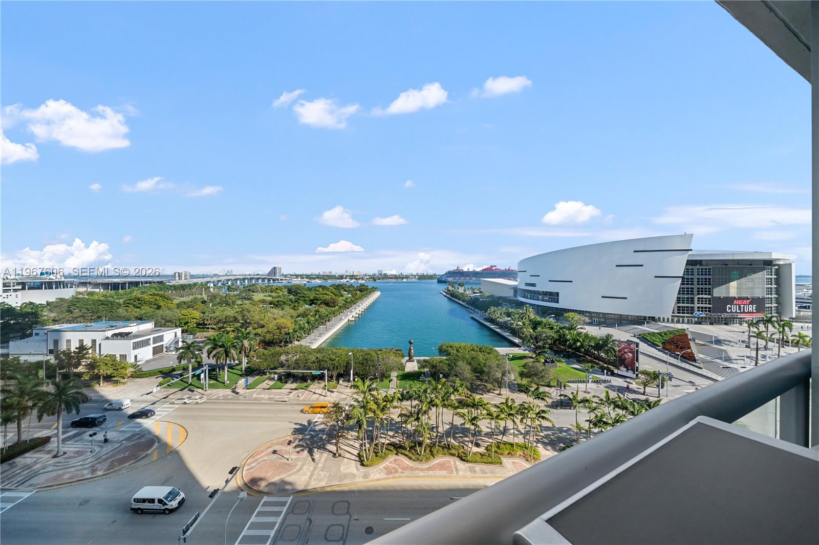 888 Biscayne Blvd #910, Miami FL 33132