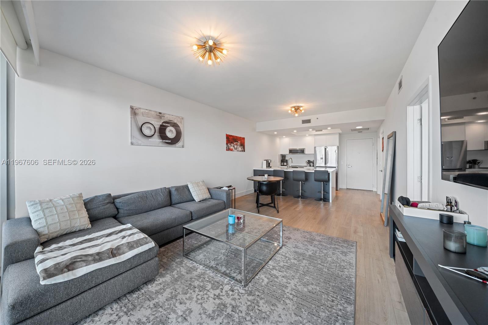 888 Biscayne Blvd #910, Miami FL 33132