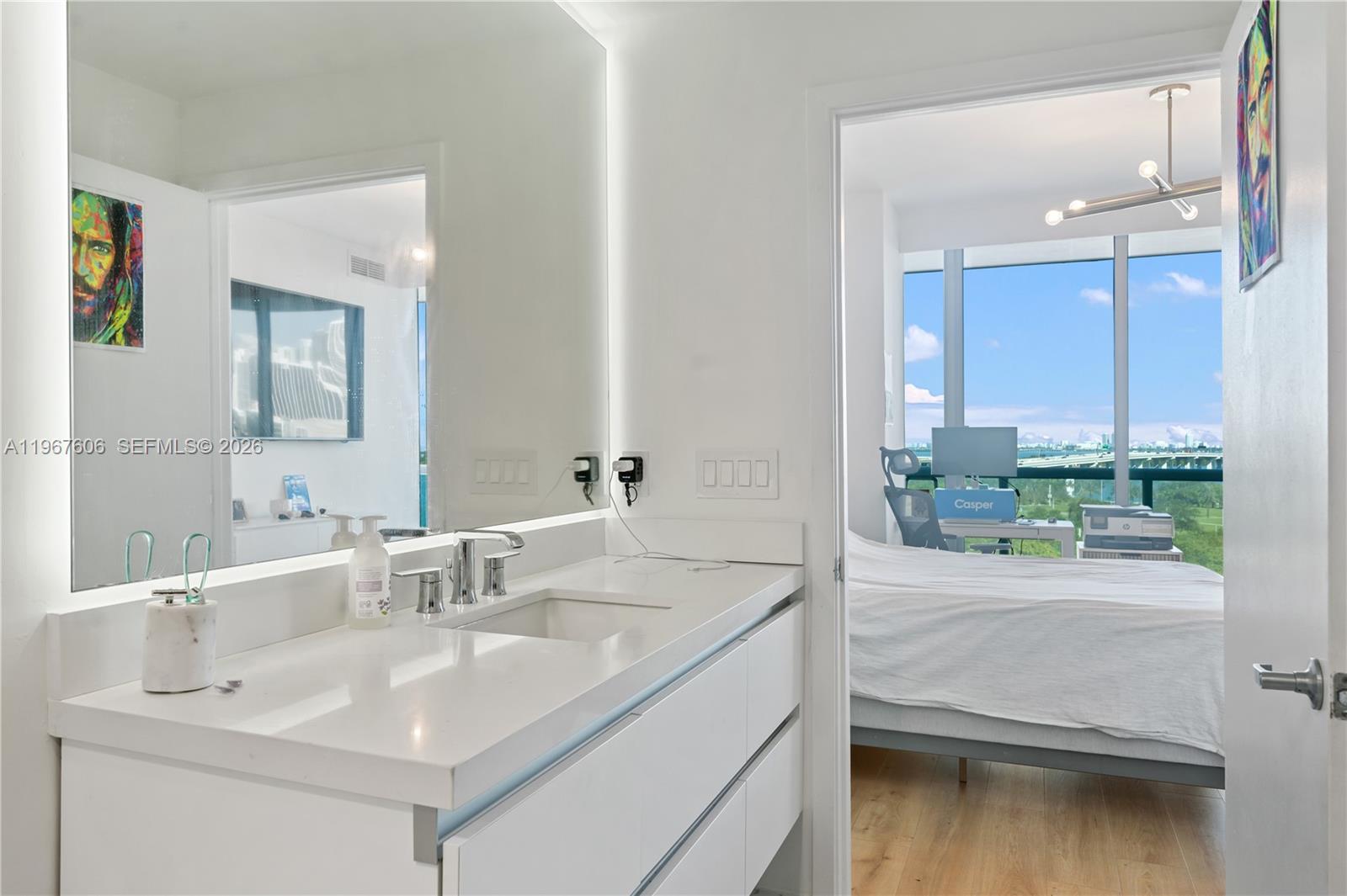 888 Biscayne Blvd #910, Miami FL 33132
