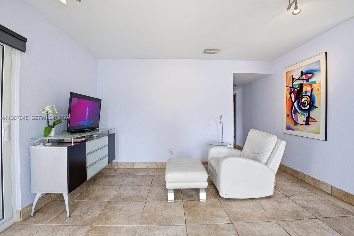 11430 SW 46th St, Miami FL 33165