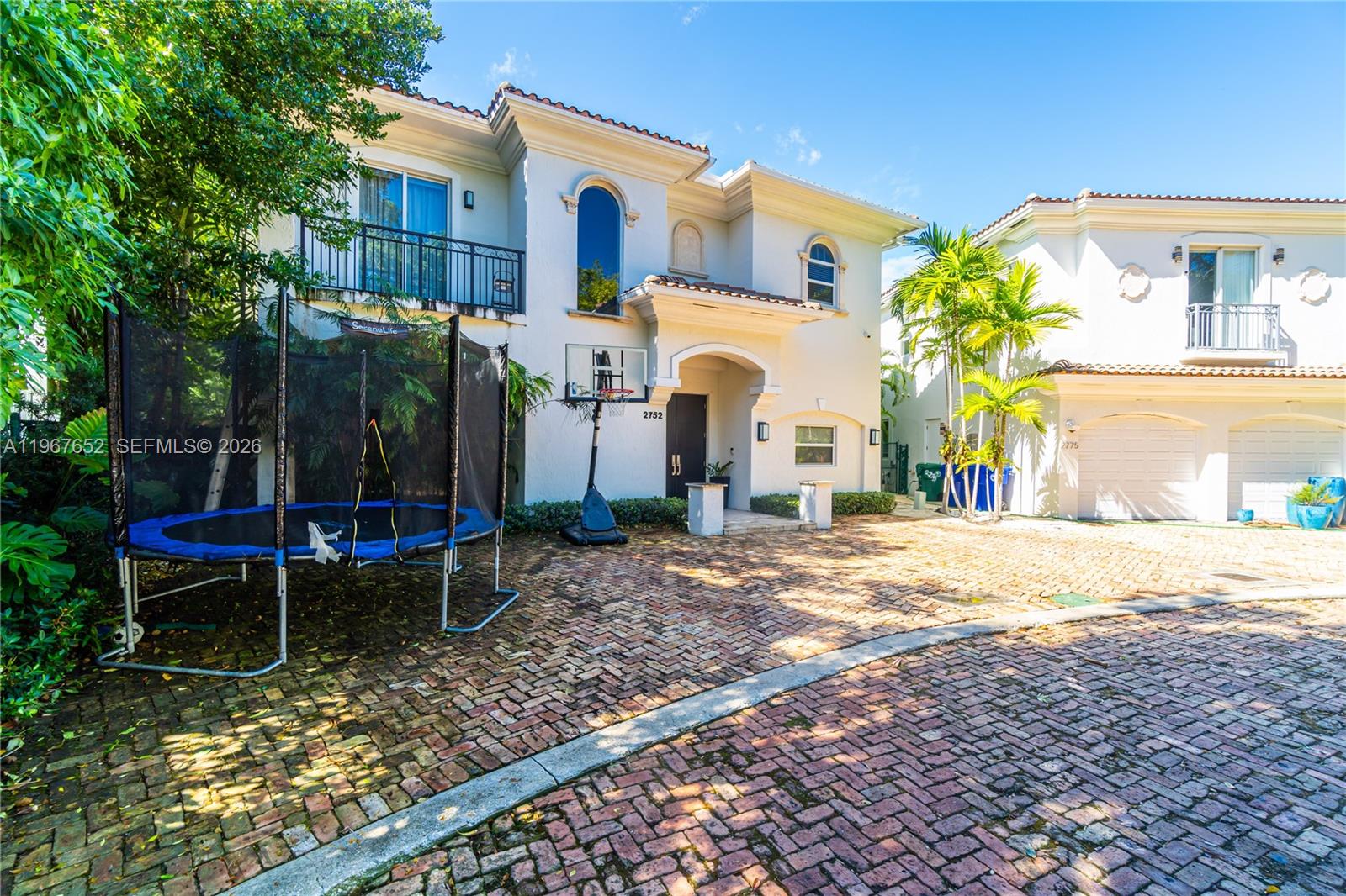 2752 Brickell Ct, Miami FL 33129
