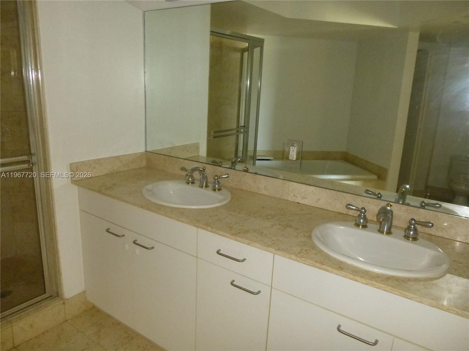 21055 Yacht Club Dr #1009, Aventura FL 33180