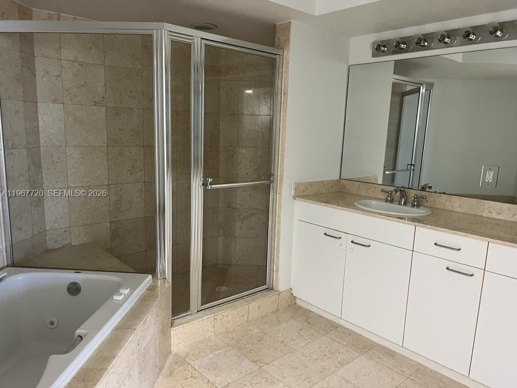 21055 Yacht Club Dr #1009, Aventura FL 33180