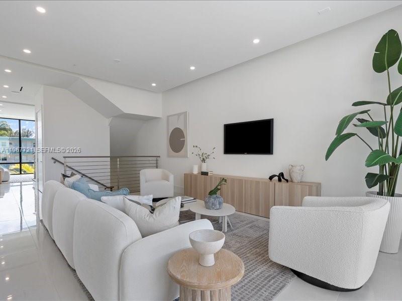 4008 NE 167th St #6, North Miami Beach FL 33160