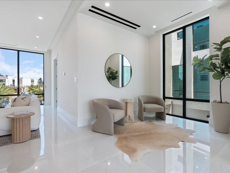 4008 NE 167th St #6, North Miami Beach FL 33160