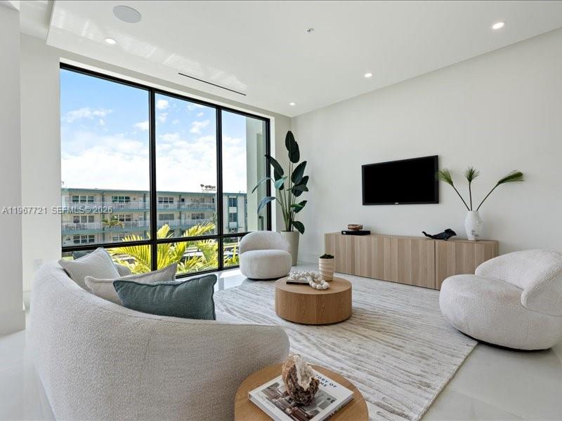 4008 NE 167th St #6, North Miami Beach FL 33160