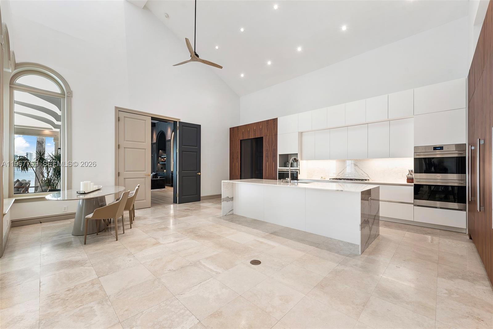 432 S Hibiscus Dr, Miami Beach FL 33139
