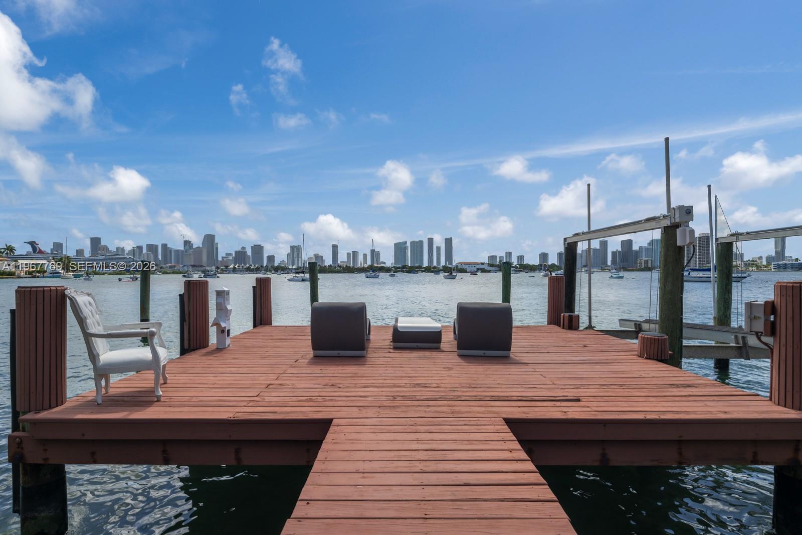 432 S Hibiscus Dr, Miami Beach FL 33139