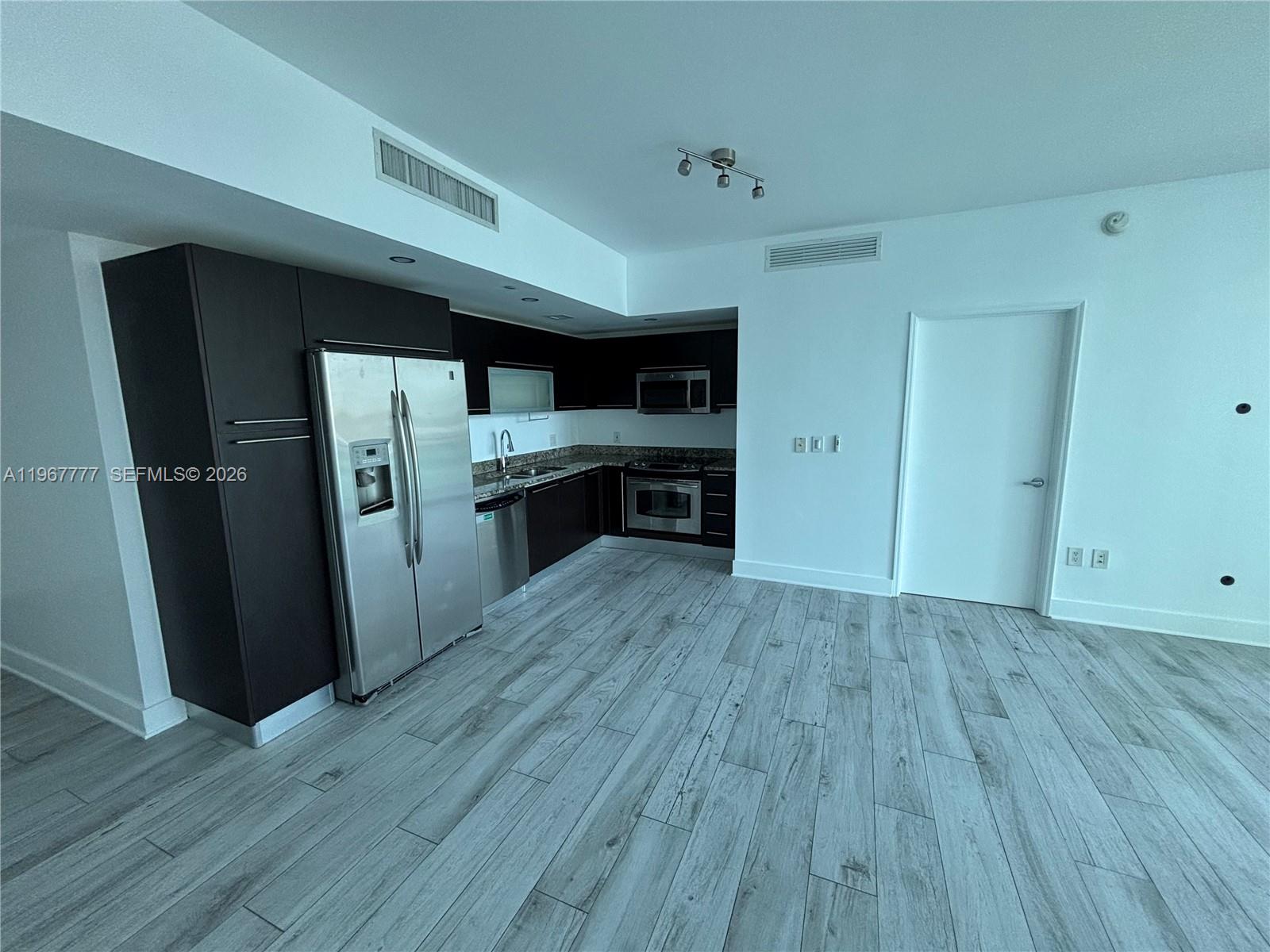 950 Brickell Bay Dr #2007, Miami FL 33131