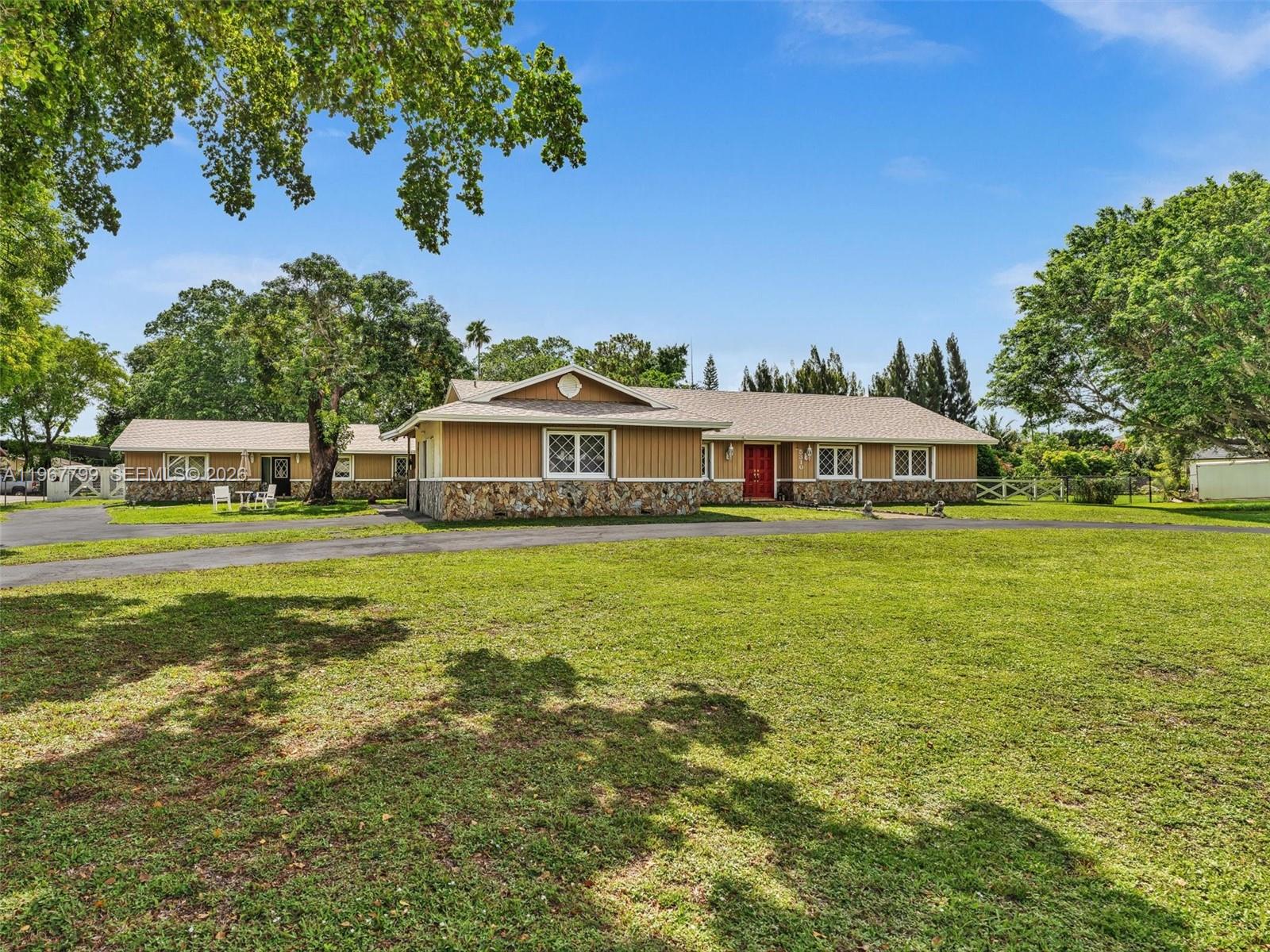 5310 SW 109th Ave, Davie FL 33328