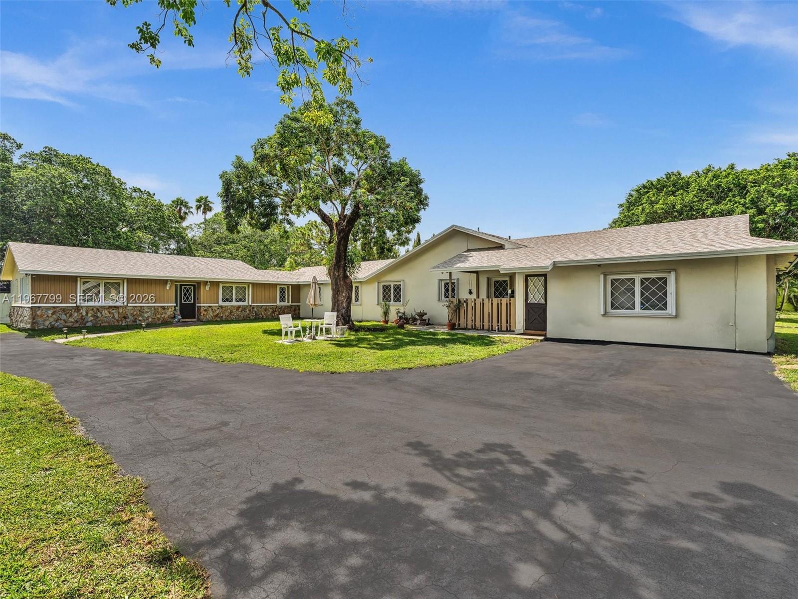 5310 SW 109th Ave, Davie FL 33328