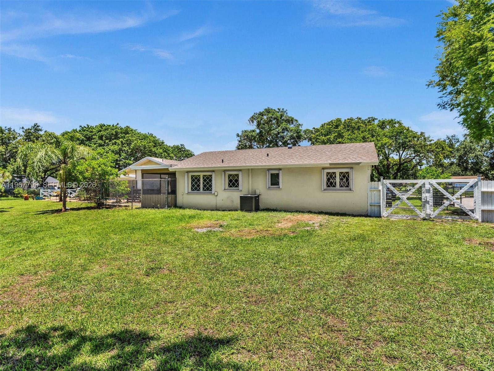 5310 SW 109th Ave, Davie FL 33328