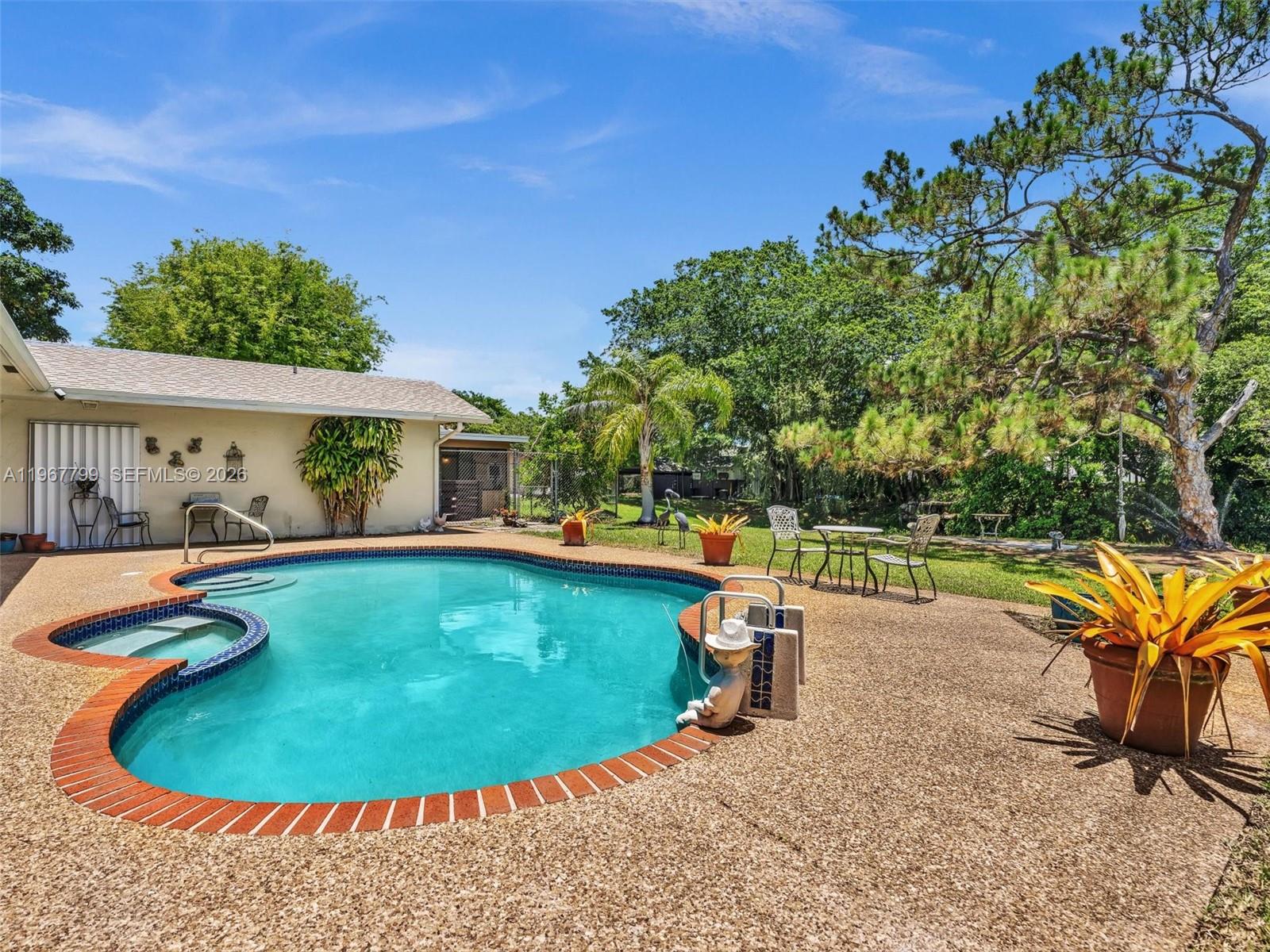 5310 SW 109th Ave, Davie FL 33328
