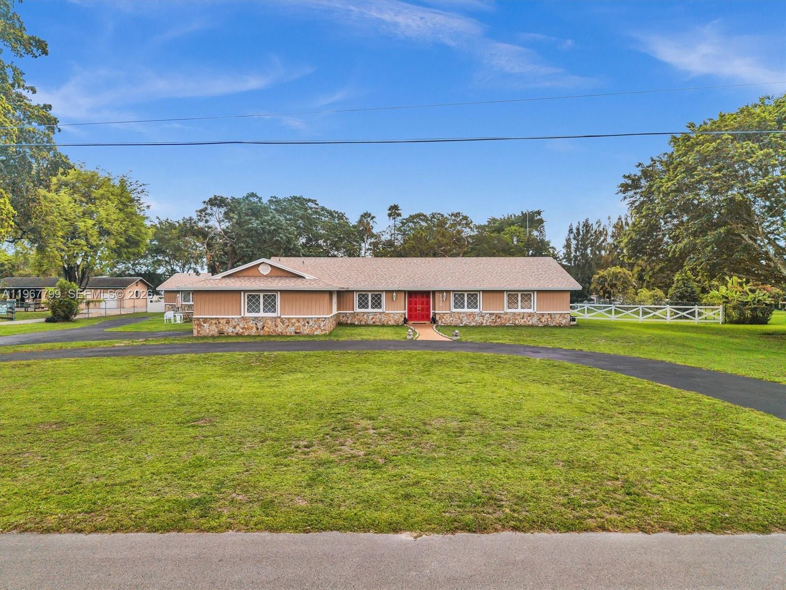 5310 SW 109th Ave, Davie FL 33328