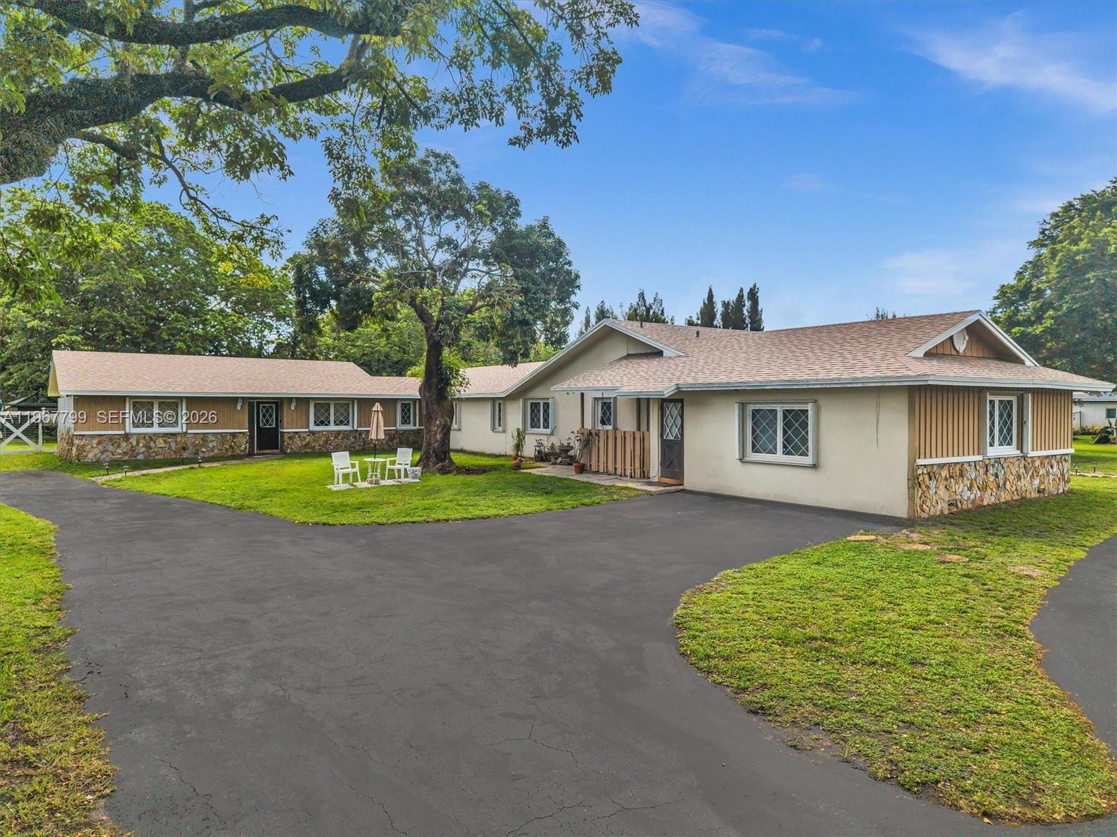 5310 SW 109th Ave, Davie FL 33328