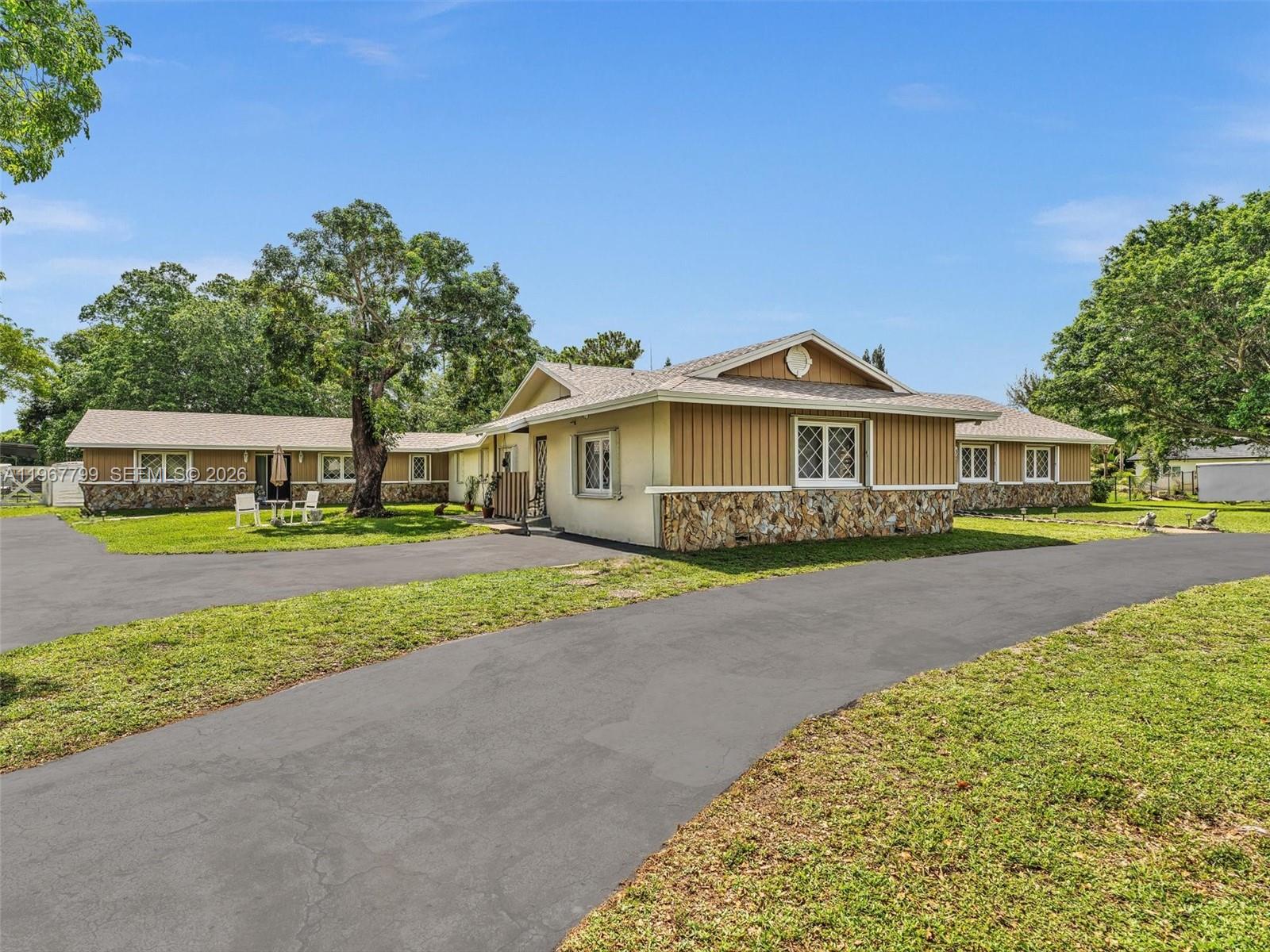 5310 SW 109th Ave, Davie FL 33328