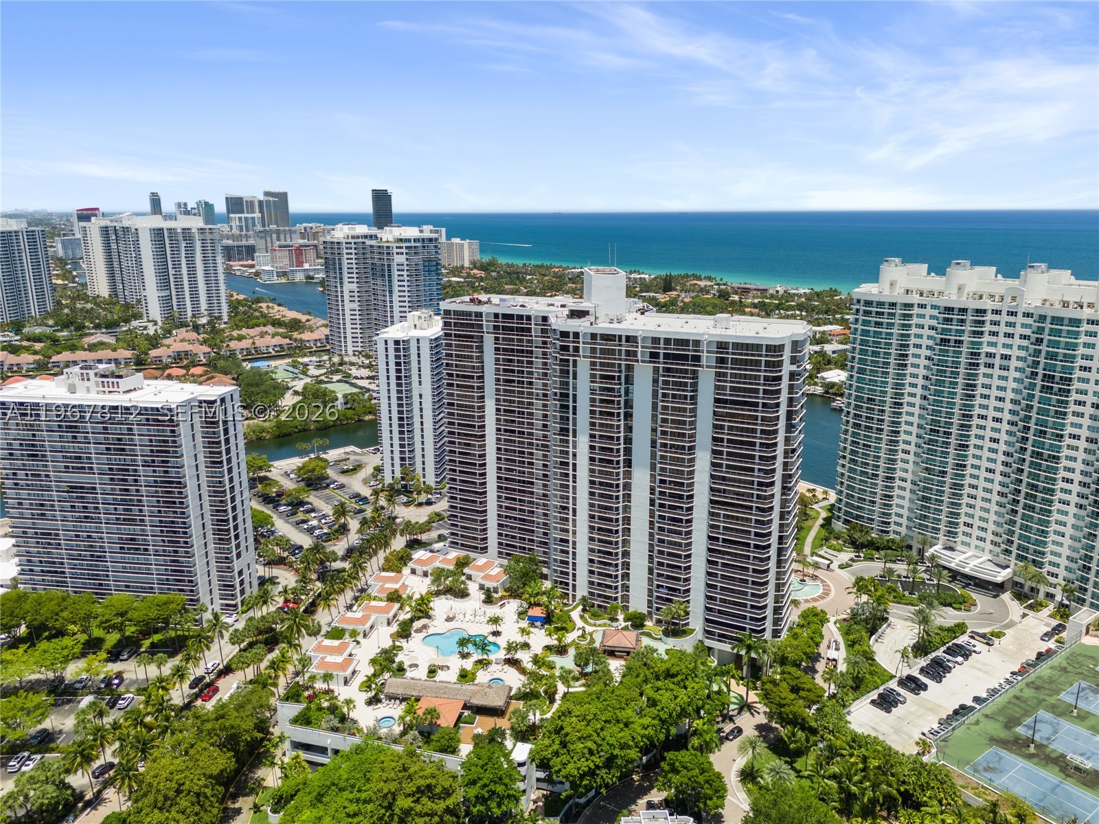 20281 E Country Club Dr #403, Aventura FL 33180