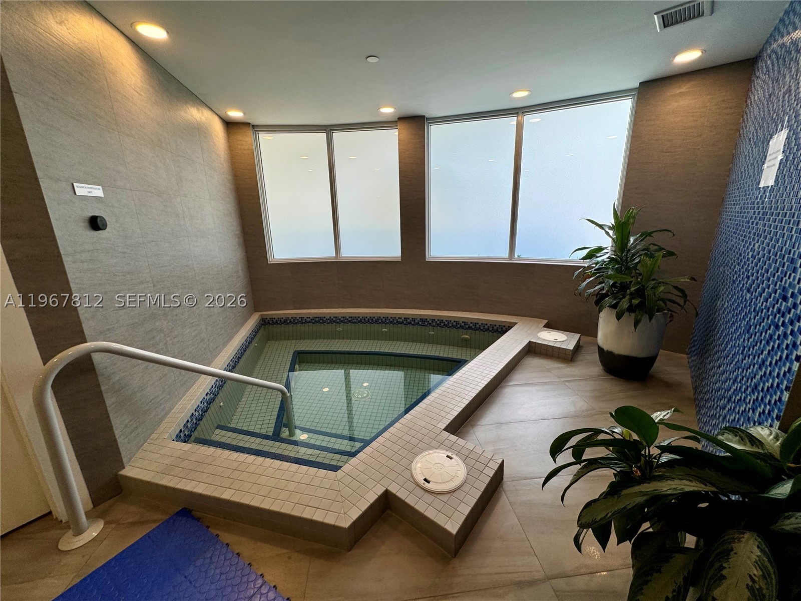 20281 E Country Club Dr #403, Aventura FL 33180