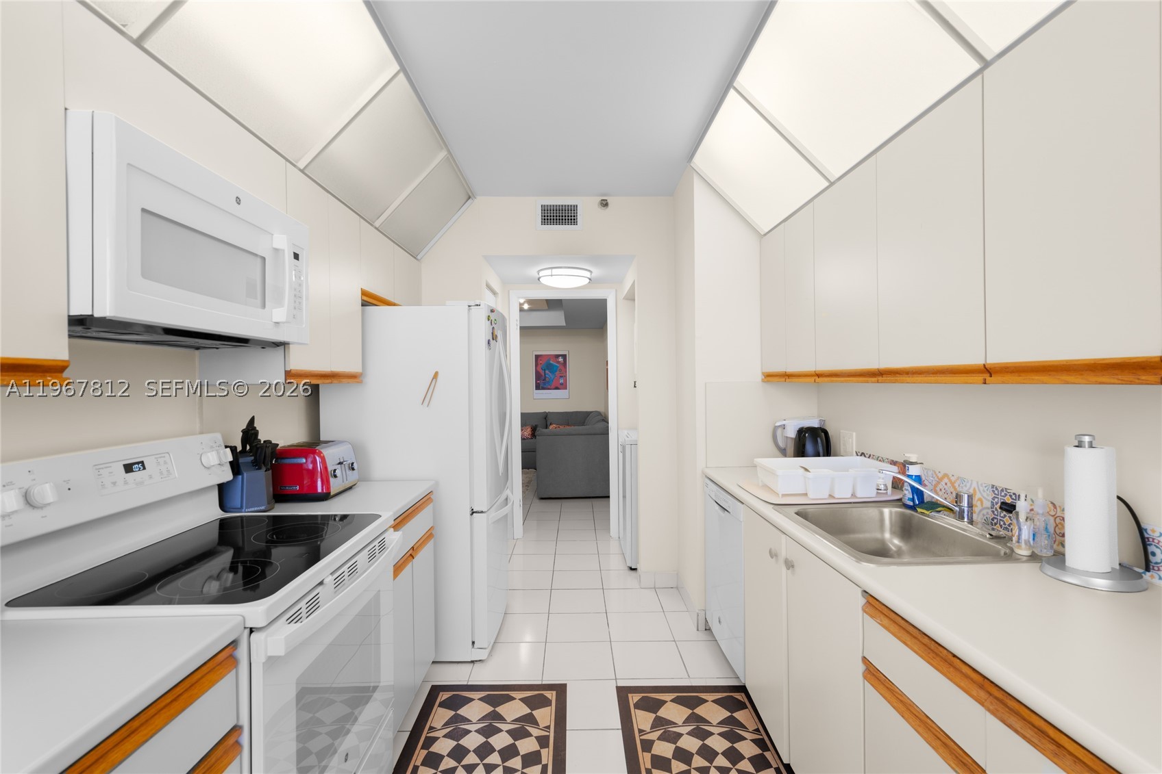 20281 E Country Club Dr #403, Aventura FL 33180