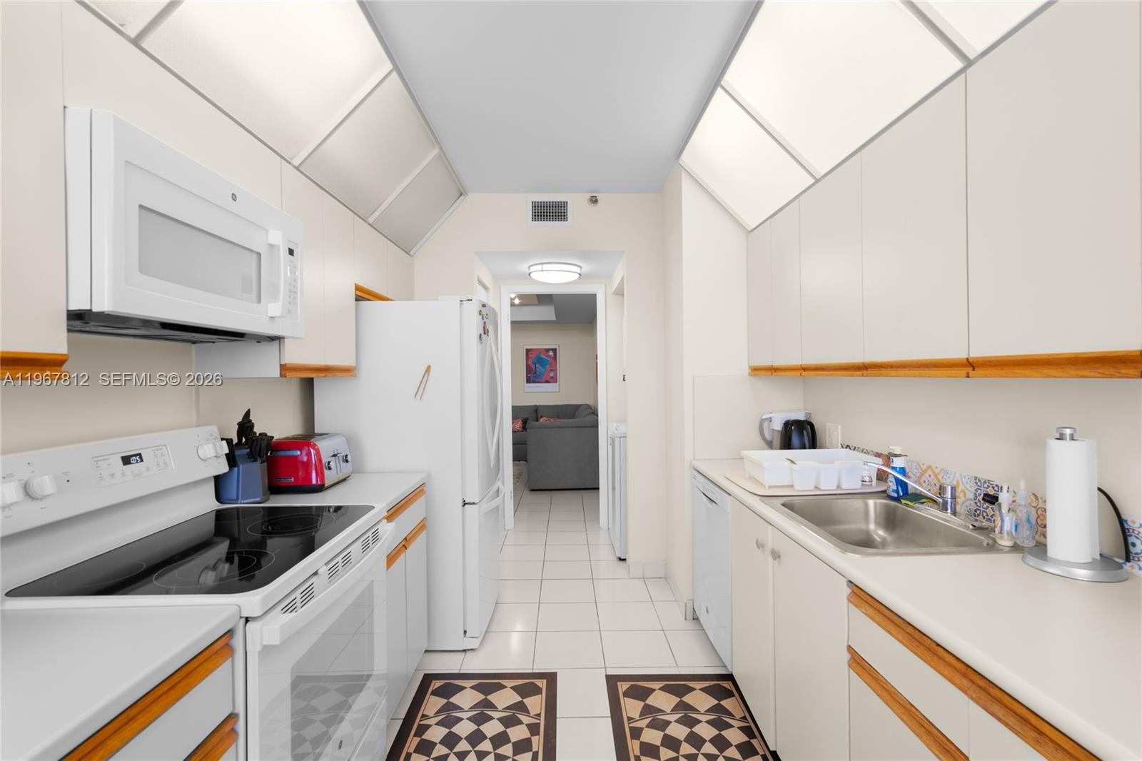 20281 E Country Club Dr #403, Aventura FL 33180