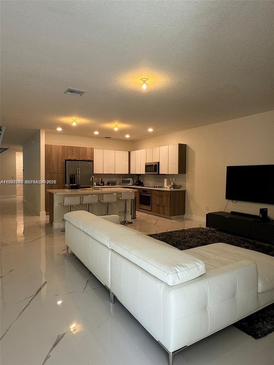 10376 NW 76th Ter, Doral FL 33178