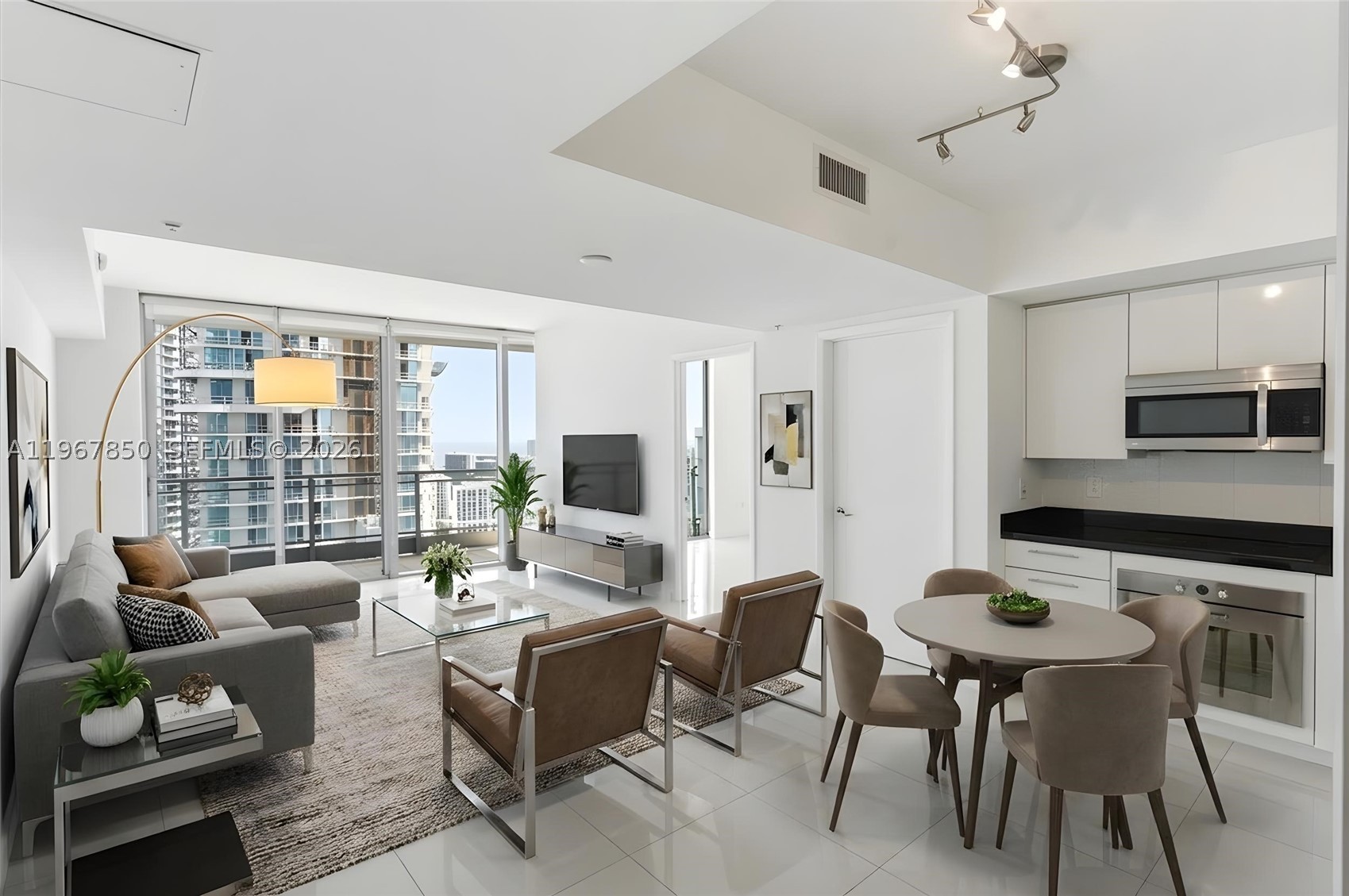 92 SW 3rd St #3804, Miami FL 33130
