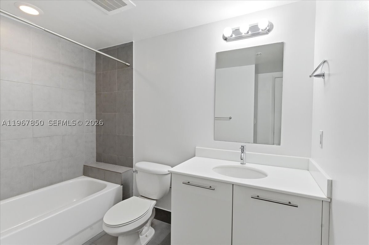 92 SW 3rd St #3804, Miami FL 33130