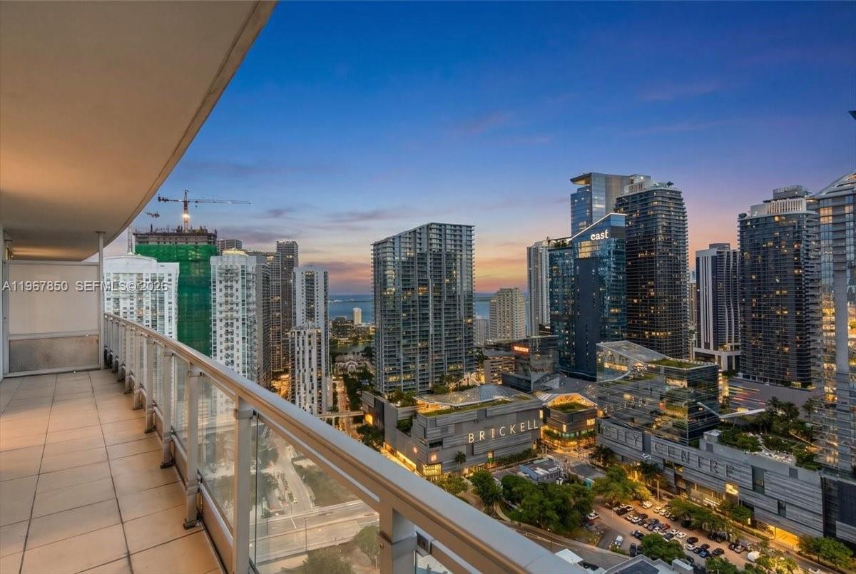92 SW 3rd St #3804, Miami FL 33130