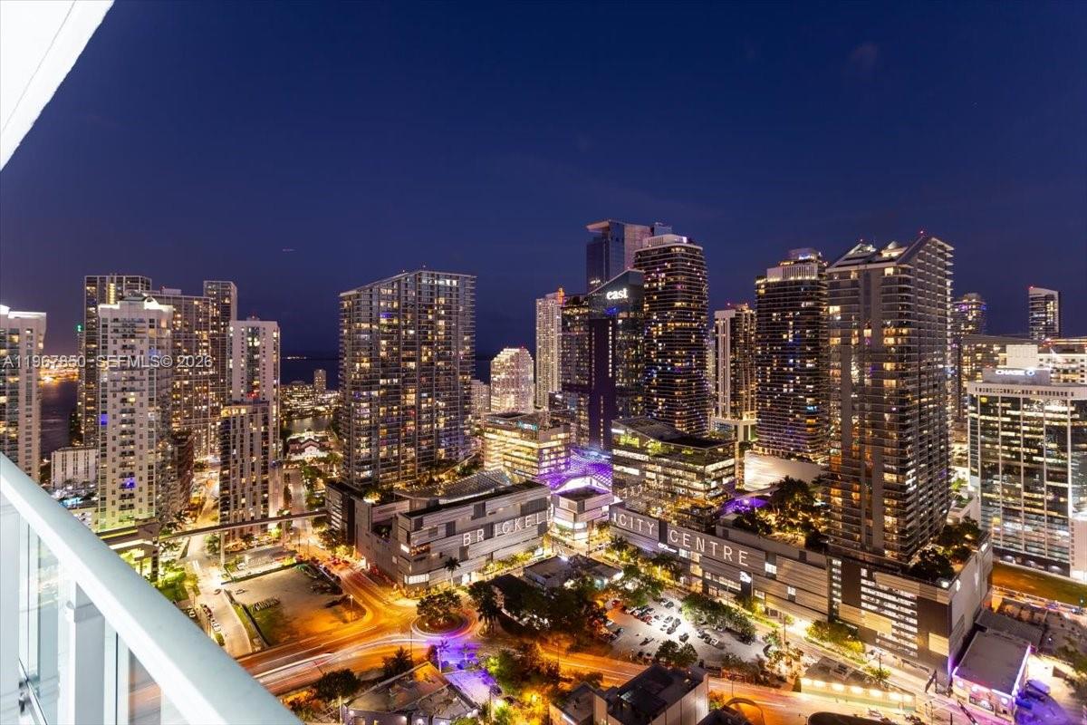 92 SW 3rd St #3804, Miami FL 33130