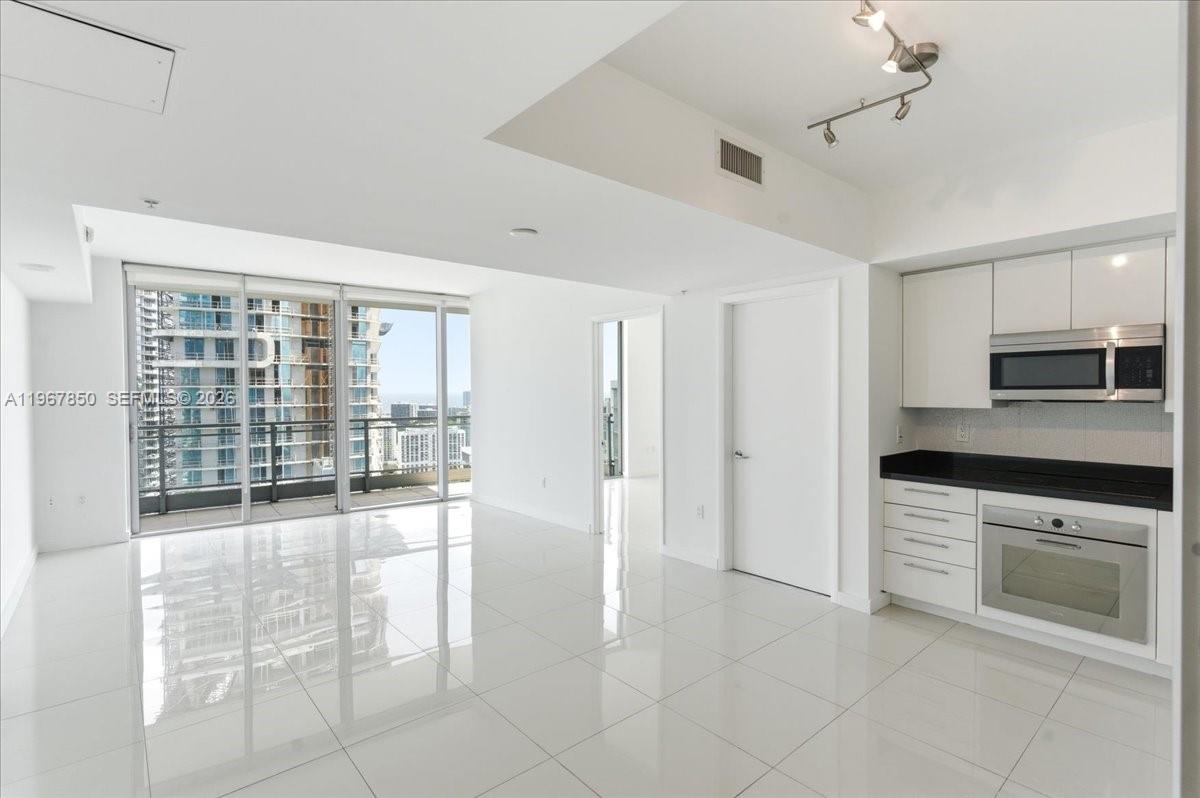 92 SW 3rd St #3804, Miami FL 33130
