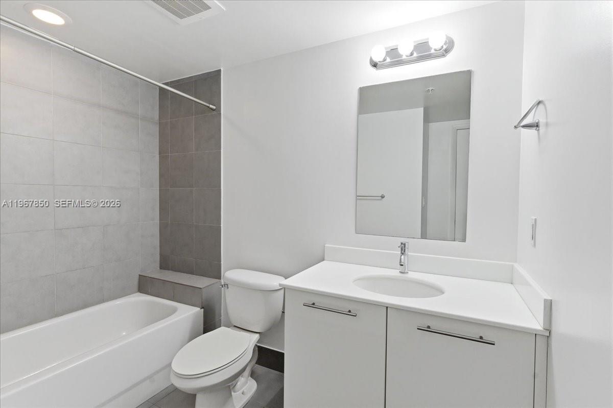 92 SW 3rd St #3804, Miami FL 33130