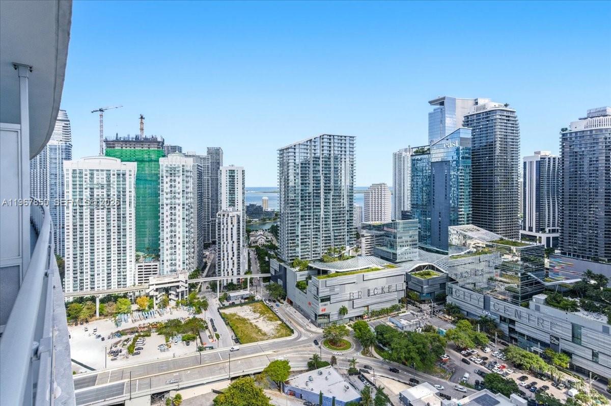 92 SW 3rd St #3804, Miami FL 33130