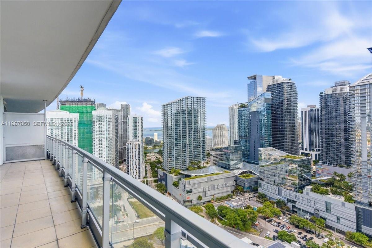 92 SW 3rd St #3804, Miami FL 33130